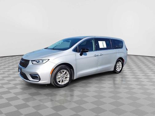 2024 Chrysler Pacifica Touring-L