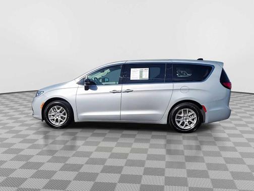 2024 Chrysler Pacifica Touring-L