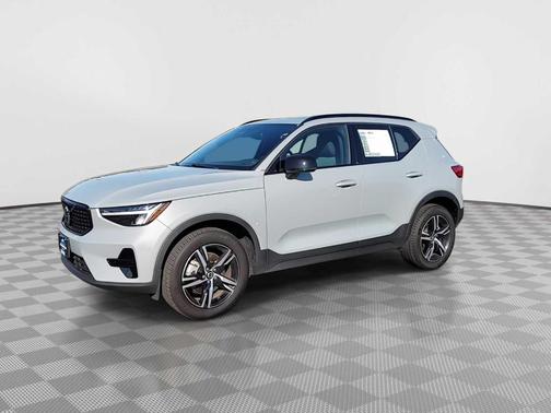 2024 Volvo XC40 CORE THEME