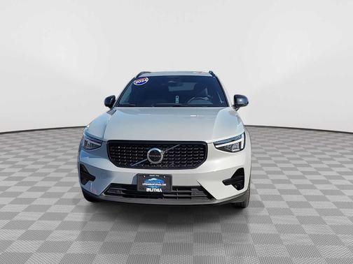 2024 Volvo XC40 CORE THEME