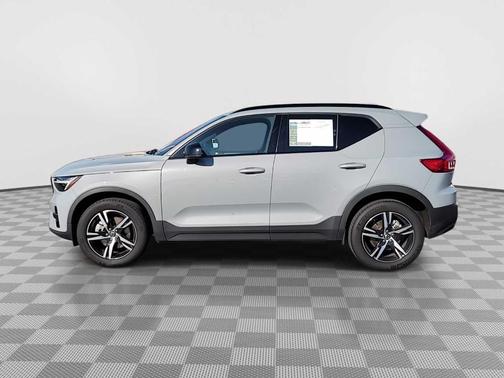 2024 Volvo XC40 CORE THEME