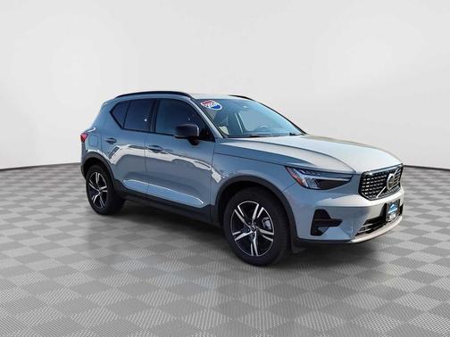 2024 Volvo XC40 CORE THEME