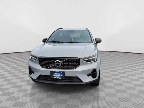 2024 Volvo XC40 CORE THEME