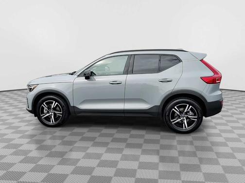 2024 Volvo XC40 CORE THEME