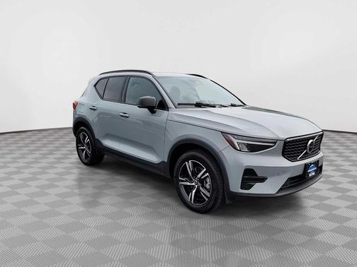 2024 Volvo XC40 CORE THEME