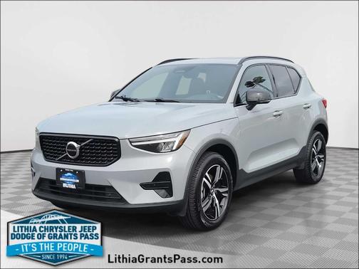 2024 Volvo XC40 CORE THEME