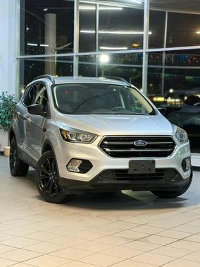 Ingot Silver Metallic 2019 Ford Escape SE