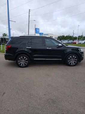 Shadow Black 2017 Ford Explorer Platinum