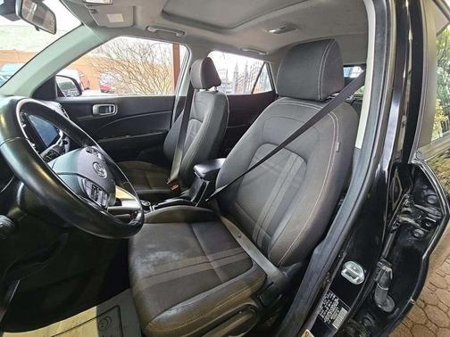 Black Noir Pearl 2023 Hyundai VENUE SEL