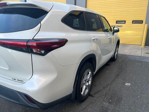 2021 Toyota Highlander LE