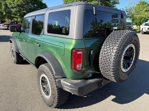 Eruption Green Metallic 2024 Ford Bronco Black Diamond
