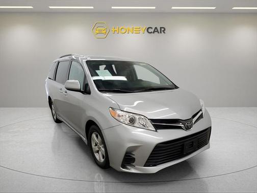 2019 Toyota Sienna LE