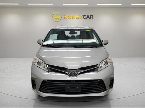 2019 Toyota Sienna LE