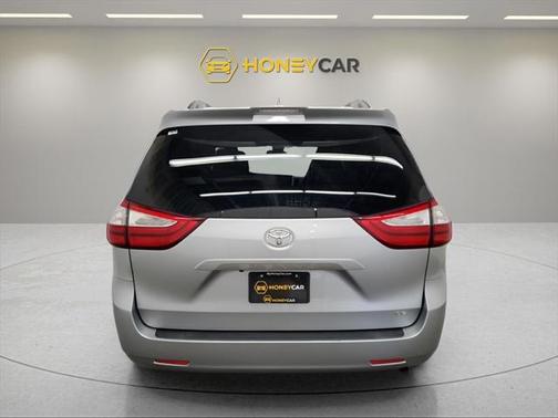 2019 Toyota Sienna LE