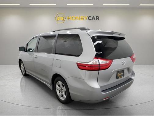 2019 Toyota Sienna LE