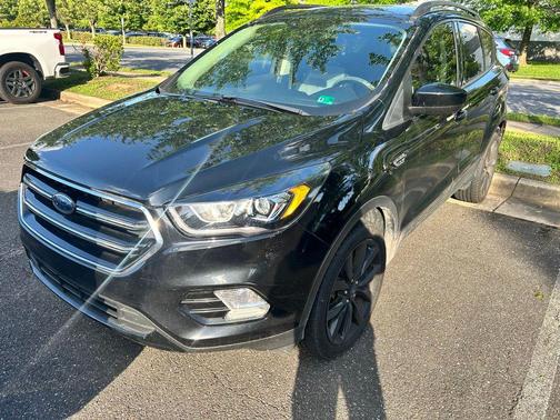 Shadow Black 2018 Ford Escape SE