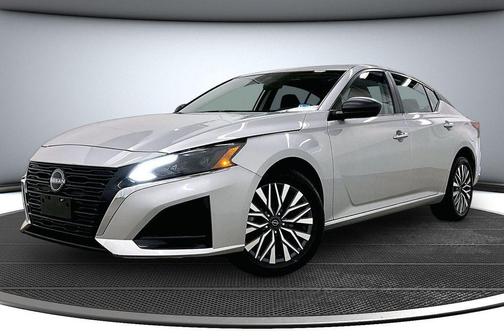 Brilliant Silver Metallic 2024 Nissan Altima 2.5 SV