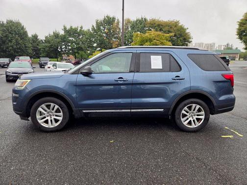 Blue Metallic 2018 Ford Explorer XLT