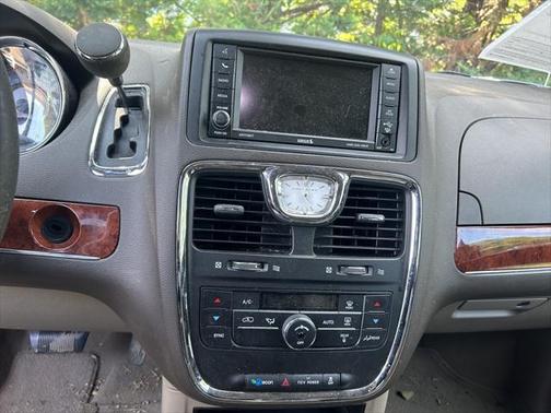 2013 Chrysler Town & Country Touring