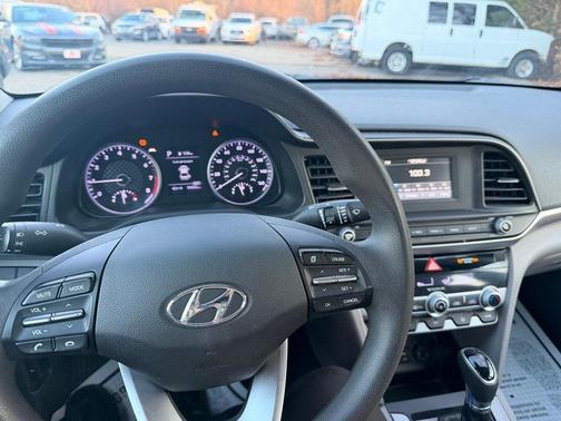 2020 Hyundai ELANTRA SE
