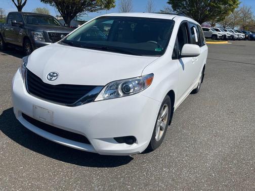 2011 Toyota Sienna LE
