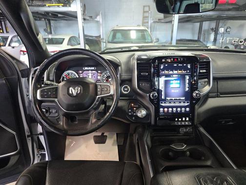 Bright White Clearcoat 2020 RAM 1500 Laramie