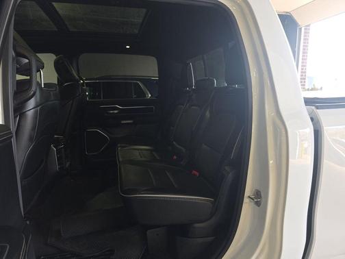 Bright White Clearcoat 2020 RAM 1500 Laramie