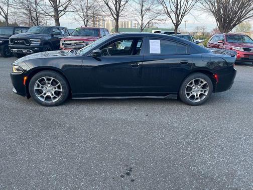 2016 Dodge Charger SE