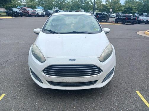 Oxford White 2016 Ford Fiesta SE