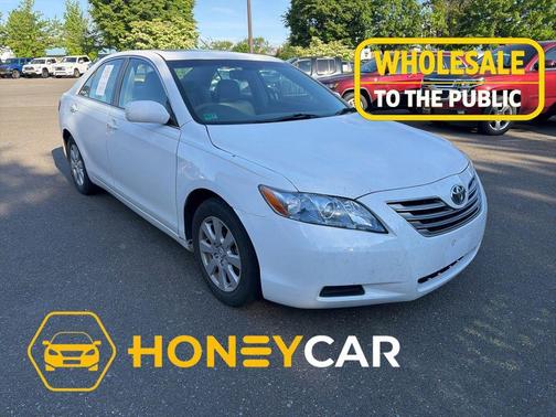 Super White 2009 Toyota Camry Hybrid SE