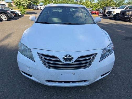 Super White 2009 Toyota Camry Hybrid SE