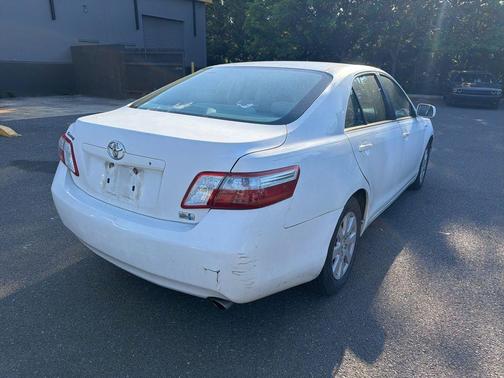 Super White 2009 Toyota Camry Hybrid SE