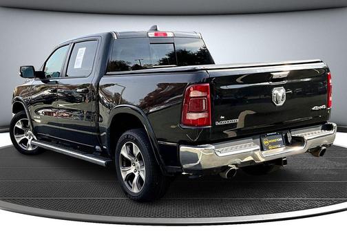Diamond Black Crystal Pearlcoat 2021 RAM 1500 Laramie