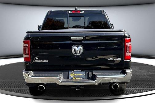 Diamond Black Crystal Pearlcoat 2021 RAM 1500 Laramie