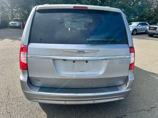 2014 Chrysler Town & Country Touring-L