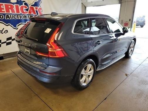 2022 Volvo XC60 B5 Momentum