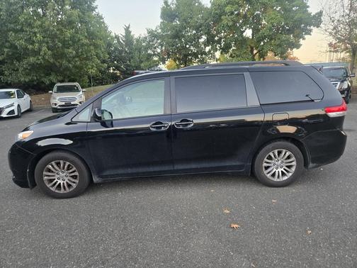 2013 Toyota Sienna XLE