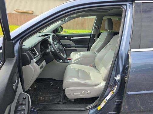 Shoreline Blue Pearl 2019 Toyota Highlander XLE