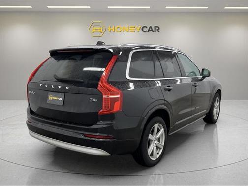 2022 Volvo XC90 T5 Momentum
