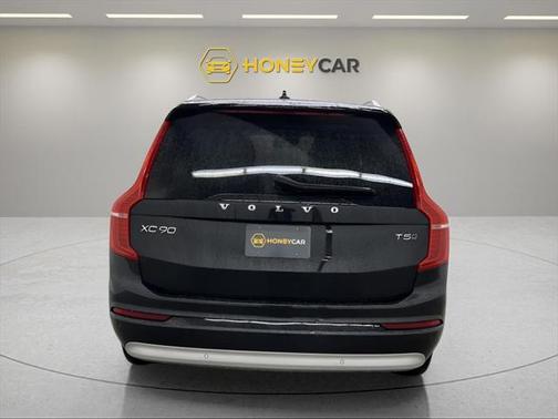 2022 Volvo XC90 T5 Momentum