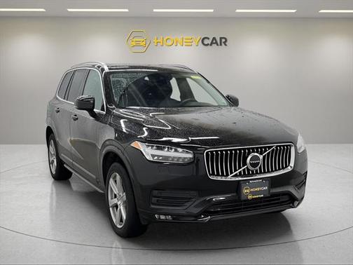 2022 Volvo XC90 T5 Momentum