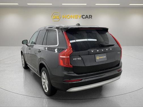 2022 Volvo XC90 T5 Momentum