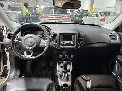White Clearcoat 2018 Jeep Compass Latitude