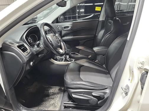 White Clearcoat 2018 Jeep Compass Latitude