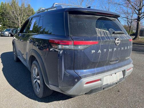 2023 Nissan Pathfinder SL 4WD