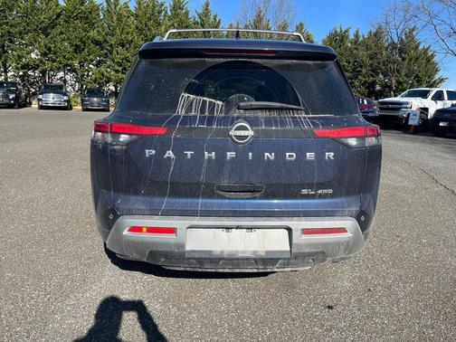 2023 Nissan Pathfinder SL 4WD