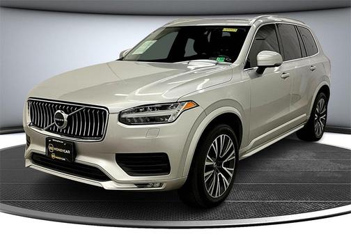 2020 Volvo XC90 T6 Momentum