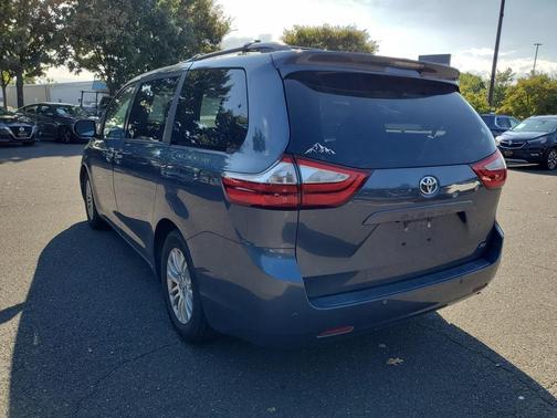 2016 Toyota Sienna XLE