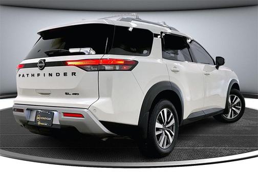2022 Nissan Pathfinder SL 4WD