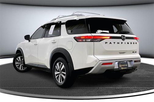 2022 Nissan Pathfinder SL 4WD